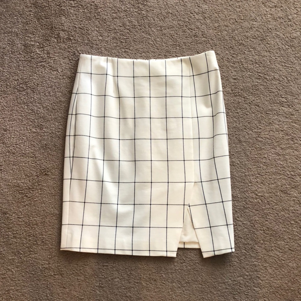 Banana Republic cream pencil skirt